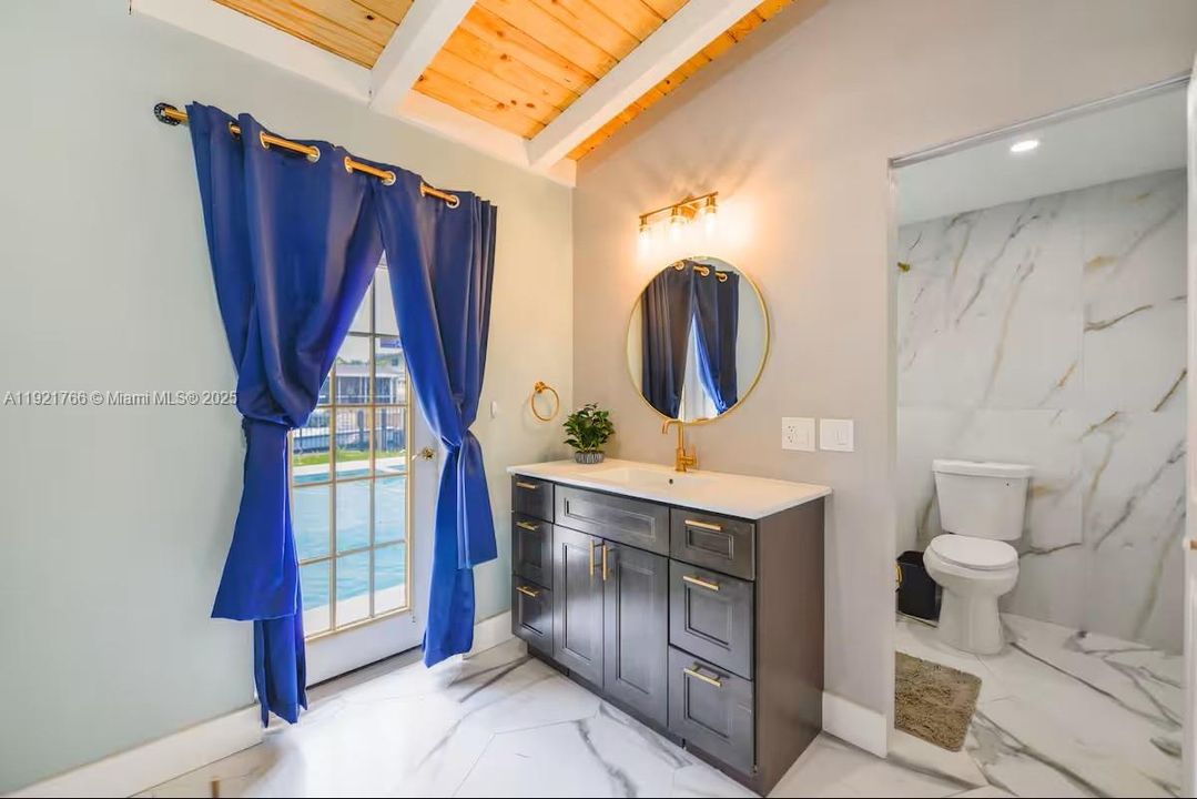 For Sale: $1,049,000 (3 beds, 3 baths, 1716 Square Feet)