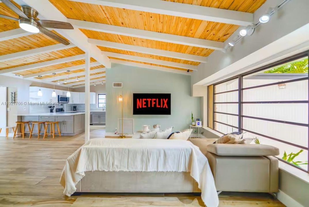 For Sale: $1,049,000 (3 beds, 3 baths, 1716 Square Feet)