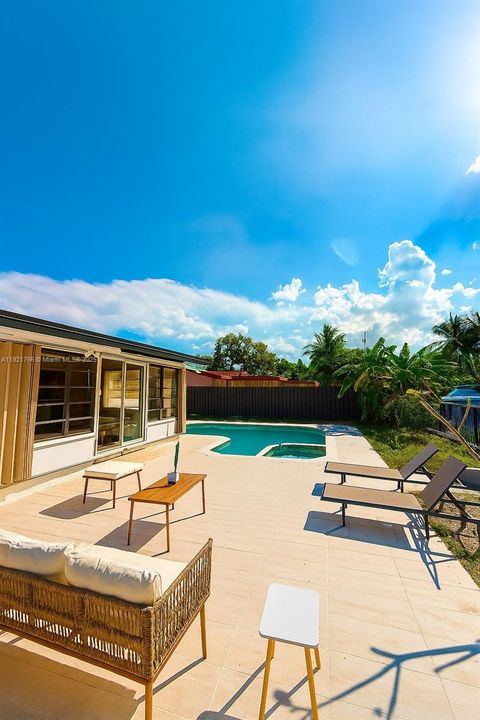 For Sale: $1,049,000 (3 beds, 3 baths, 1716 Square Feet)