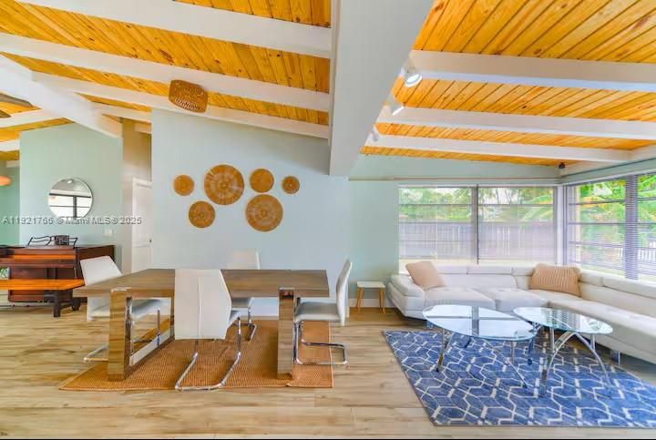 For Sale: $1,049,000 (3 beds, 3 baths, 1716 Square Feet)