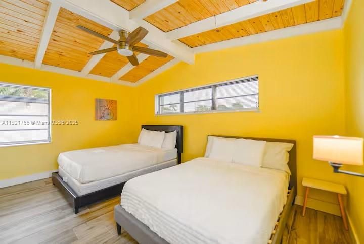 For Sale: $1,049,000 (3 beds, 3 baths, 1716 Square Feet)