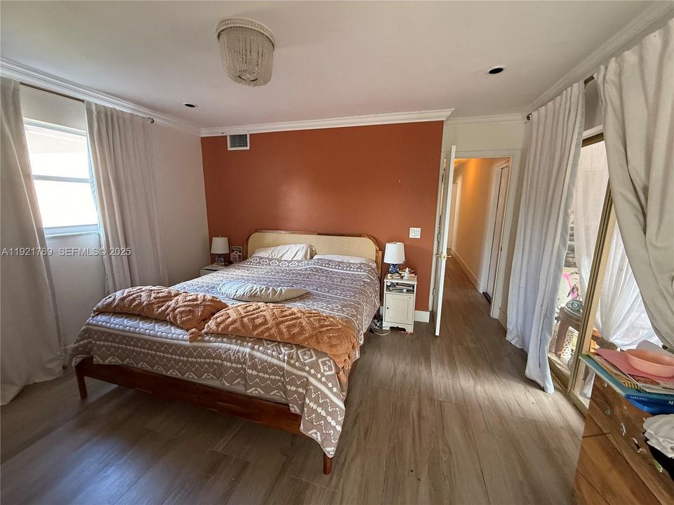 For Rent: $4,700 (3 beds, 2 baths, 1367 Square Feet)