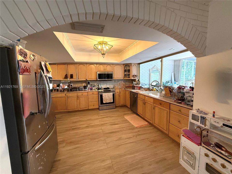 For Rent: $4,700 (3 beds, 2 baths, 1367 Square Feet)