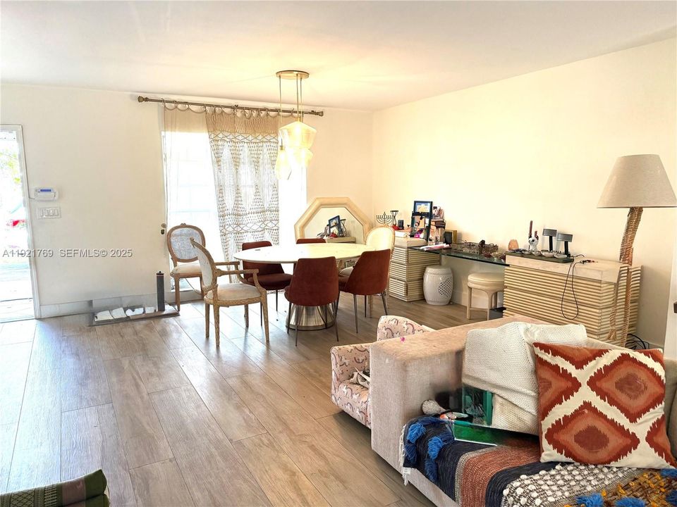 For Rent: $4,700 (3 beds, 2 baths, 1367 Square Feet)