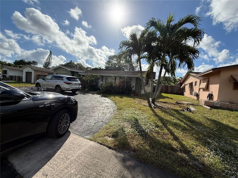 For Rent: $4,700 (3 beds, 2 baths, 1367 Square Feet)