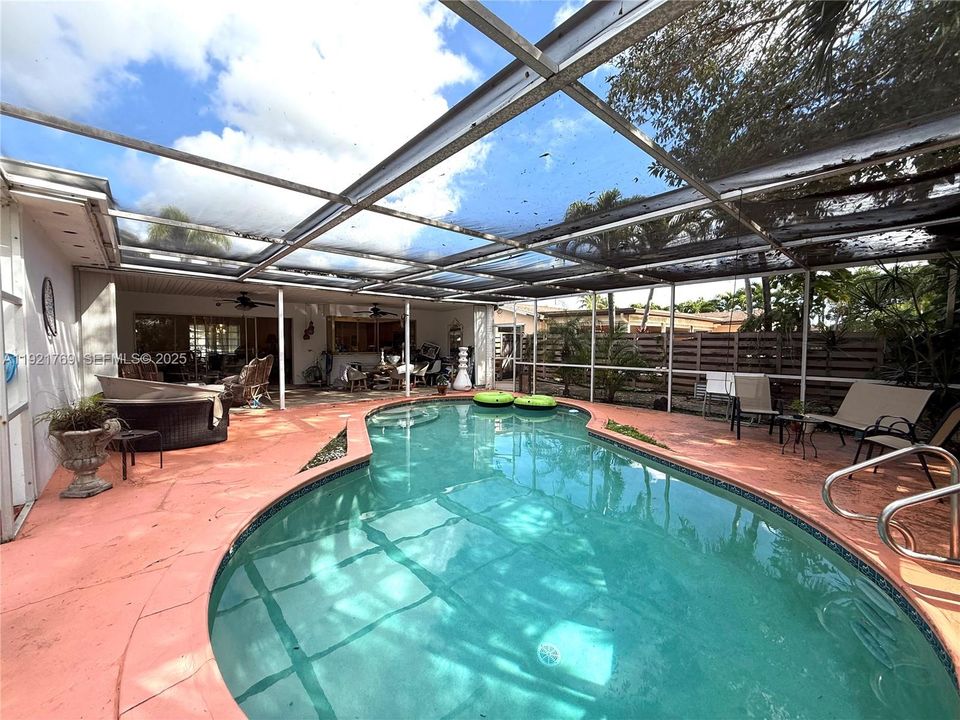 For Rent: $4,700 (3 beds, 2 baths, 1367 Square Feet)