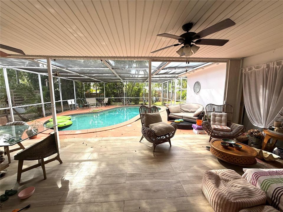 For Rent: $4,700 (3 beds, 2 baths, 1367 Square Feet)