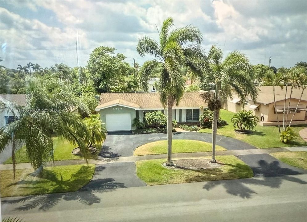 For Rent: $4,700 (3 beds, 2 baths, 1367 Square Feet)