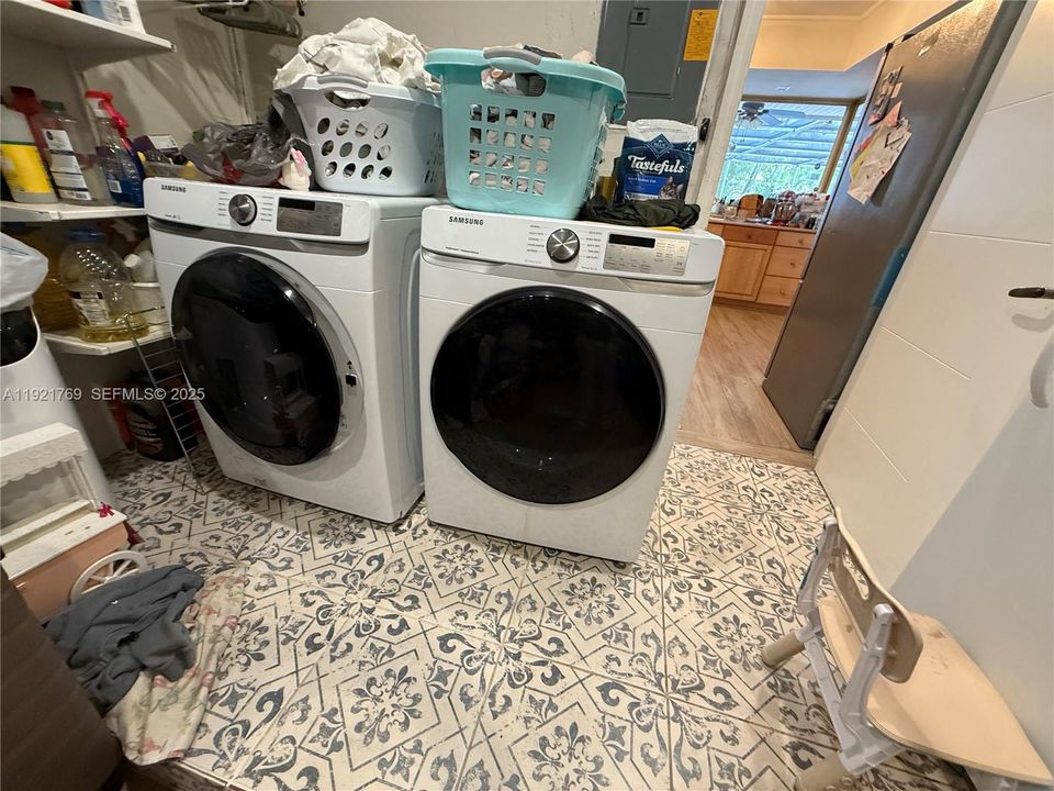 For Rent: $4,700 (3 beds, 2 baths, 1367 Square Feet)