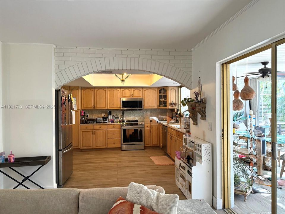 For Rent: $4,700 (3 beds, 2 baths, 1367 Square Feet)