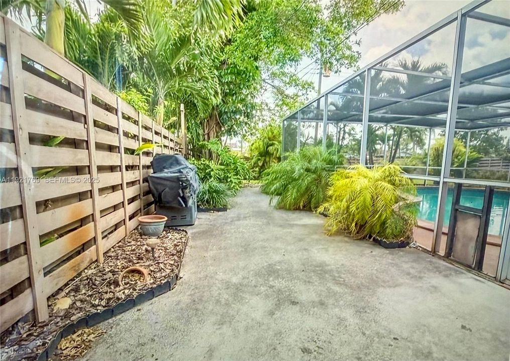 For Rent: $4,700 (3 beds, 2 baths, 1367 Square Feet)