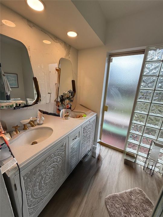 For Rent: $4,700 (3 beds, 2 baths, 1367 Square Feet)