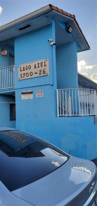 For Rent: $1,900 (2 beds, 1 baths, 696 Square Feet)