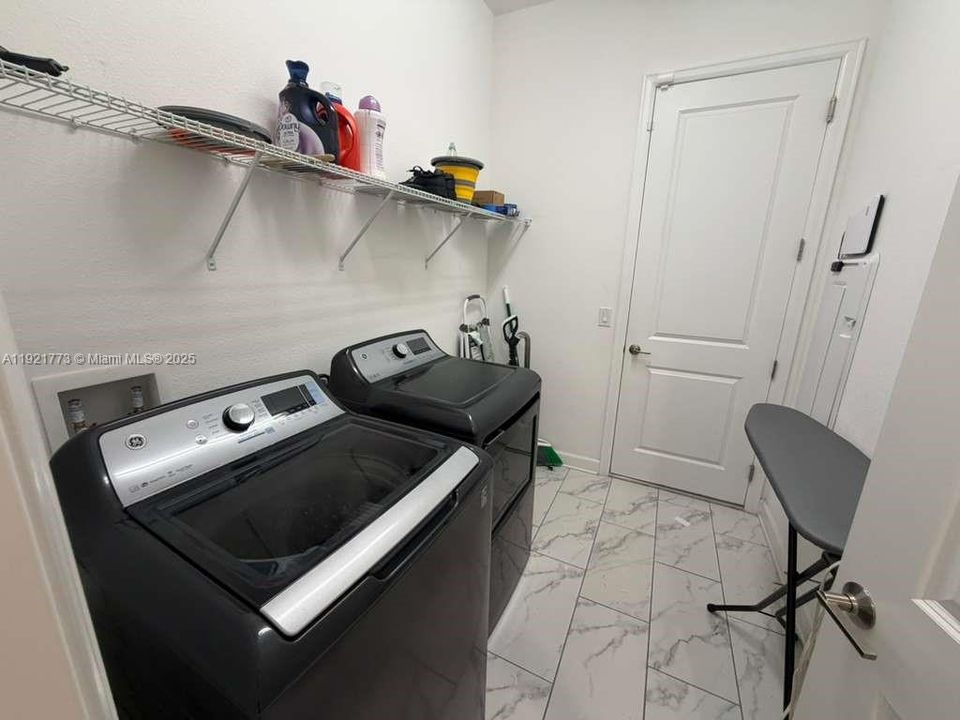 На продажу: $650,000 (4 спален, 3 ванн, 3145 Квадратных фут)