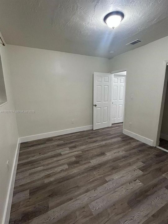 В аренду: $2,400 (2 спален, 1 ванн, 1560 Квадратных фут)