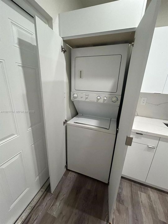 В аренду: $2,400 (2 спален, 1 ванн, 1560 Квадратных фут)