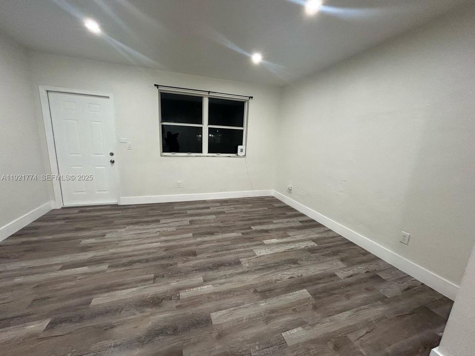 В аренду: $2,400 (2 спален, 1 ванн, 1560 Квадратных фут)