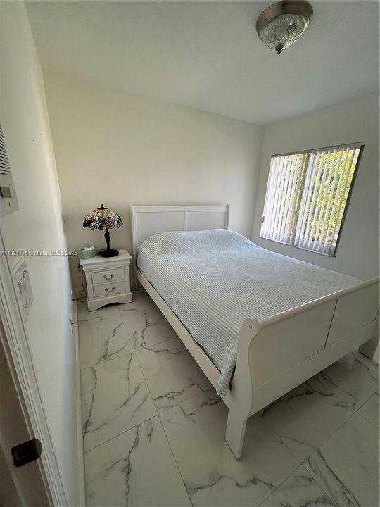 For Rent: $1,100 (1 beds, 1 baths, 1790 Square Feet)