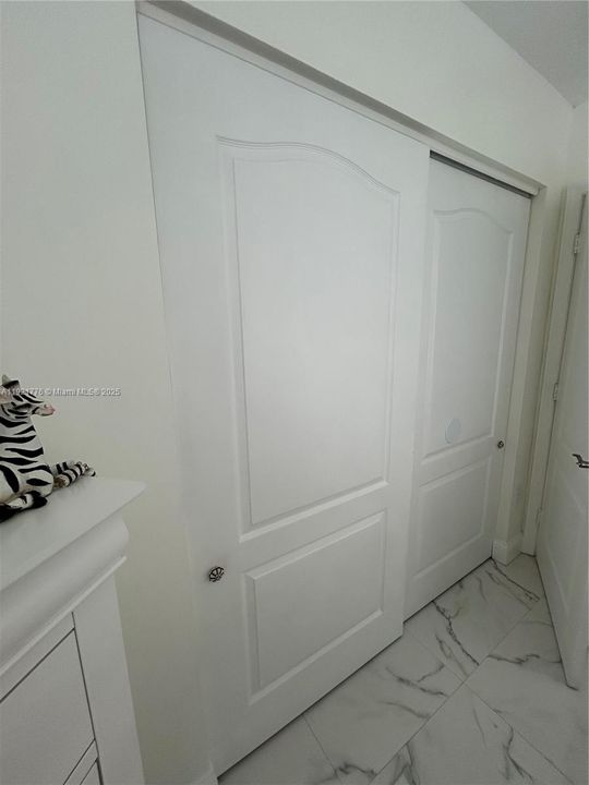 For Rent: $1,100 (1 beds, 1 baths, 1790 Square Feet)