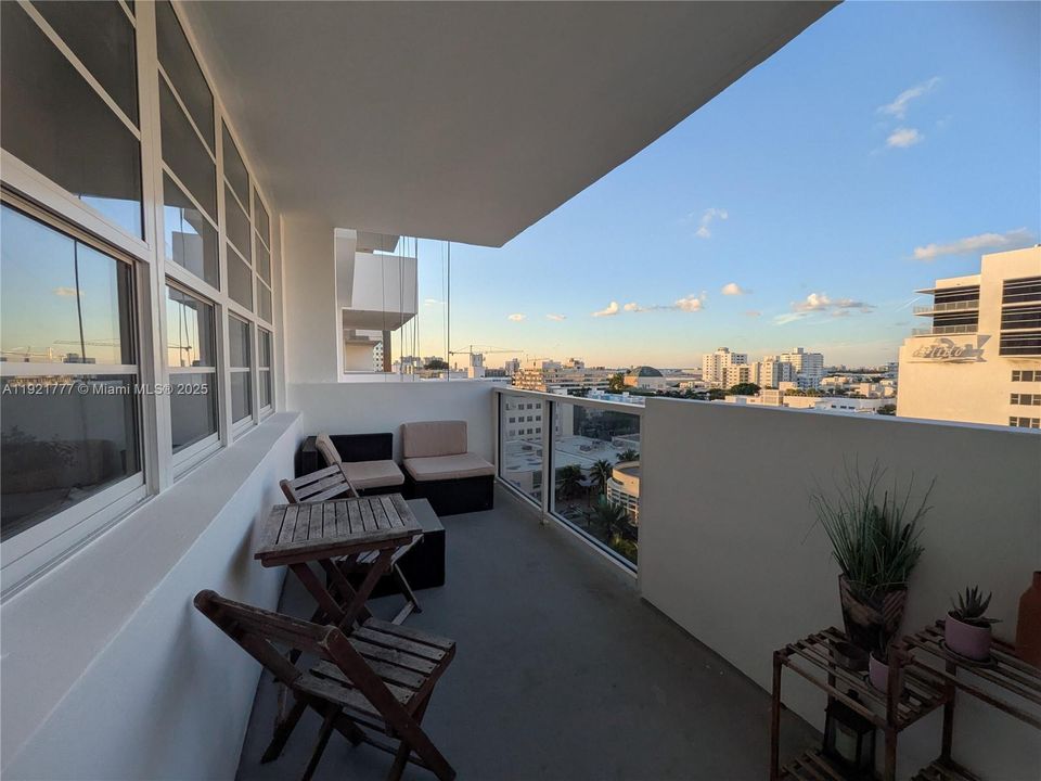 For Sale: $399,000 (1 beds, 1 baths, 550 Square Feet)