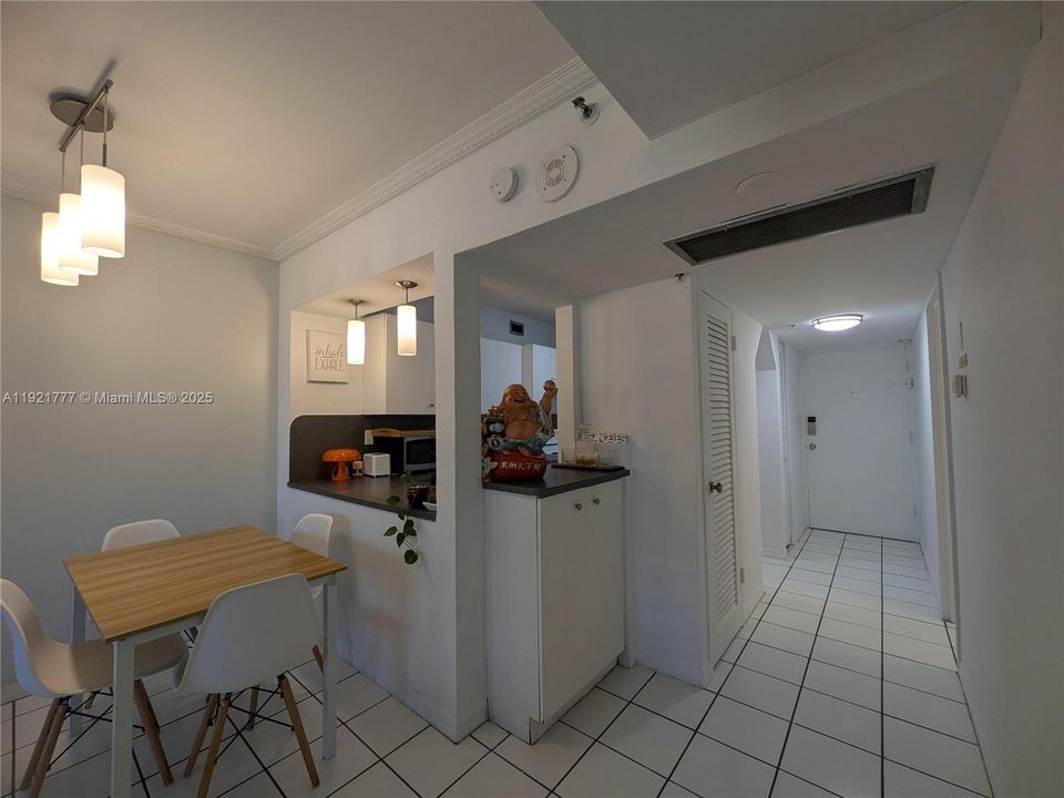 For Sale: $399,000 (1 beds, 1 baths, 550 Square Feet)