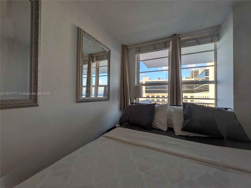 For Sale: $399,000 (1 beds, 1 baths, 550 Square Feet)