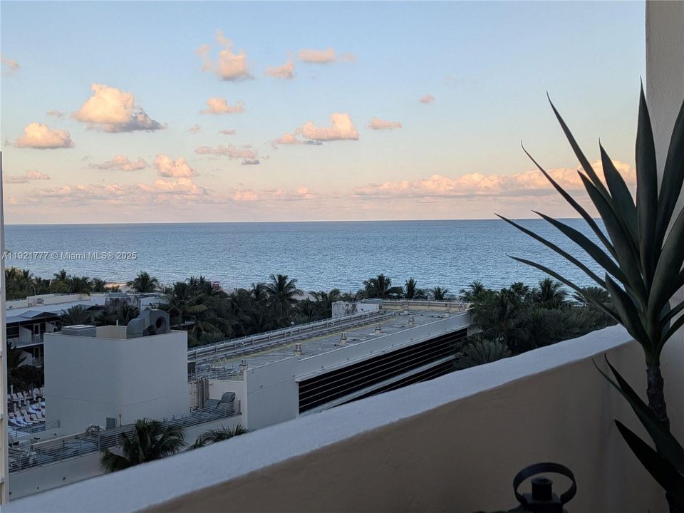 For Sale: $399,000 (1 beds, 1 baths, 550 Square Feet)