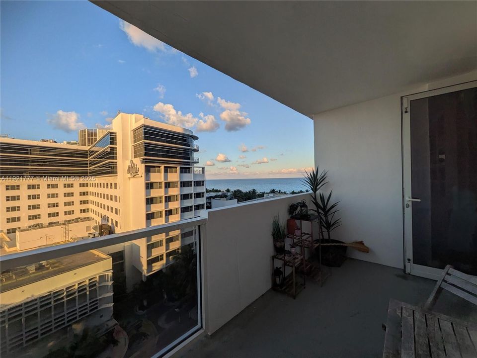 For Sale: $399,000 (1 beds, 1 baths, 550 Square Feet)