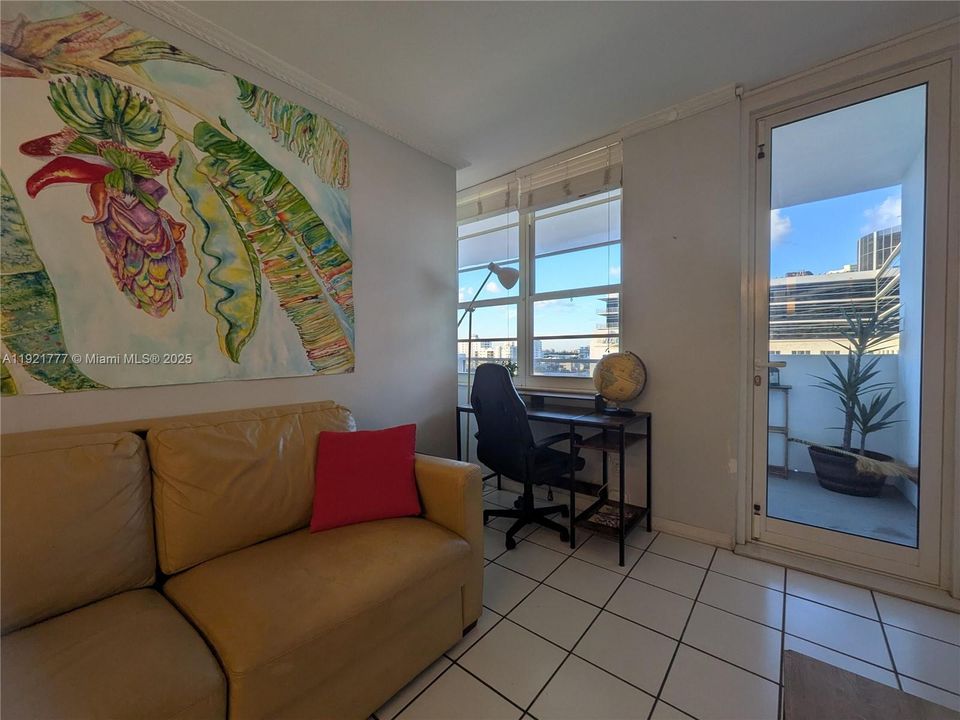 For Sale: $399,000 (1 beds, 1 baths, 550 Square Feet)