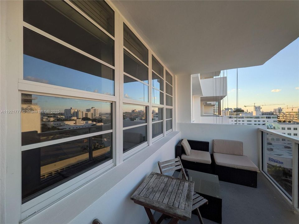 For Sale: $399,000 (1 beds, 1 baths, 550 Square Feet)