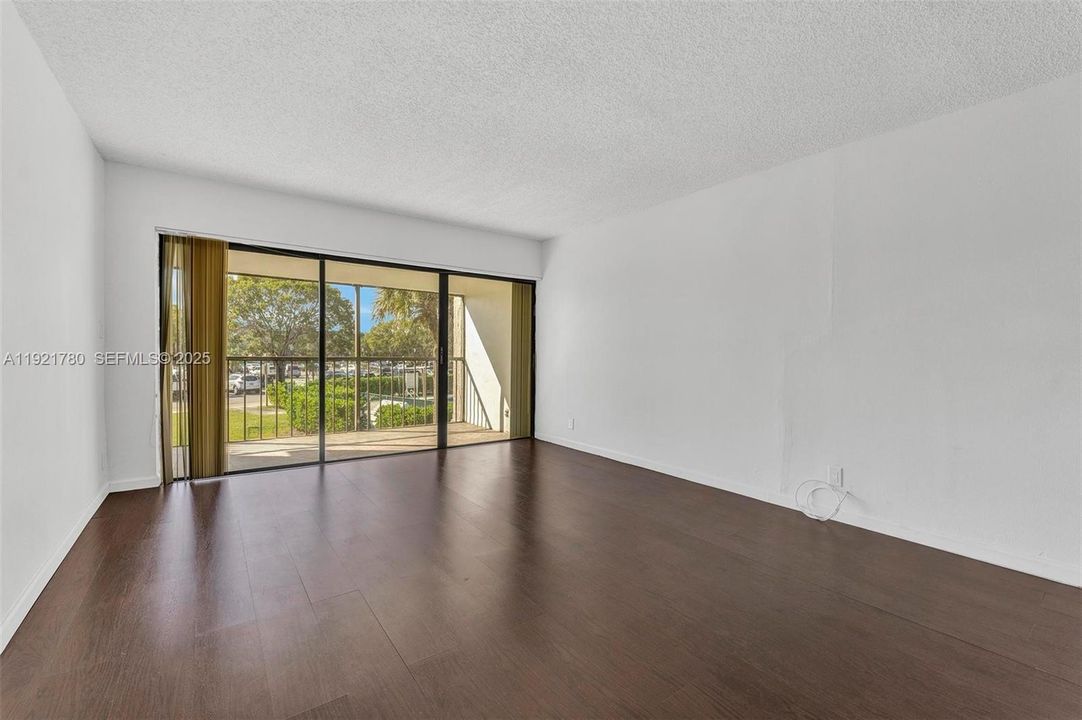 For Rent: $2,300 (2 beds, 2 baths, 1106 Square Feet)