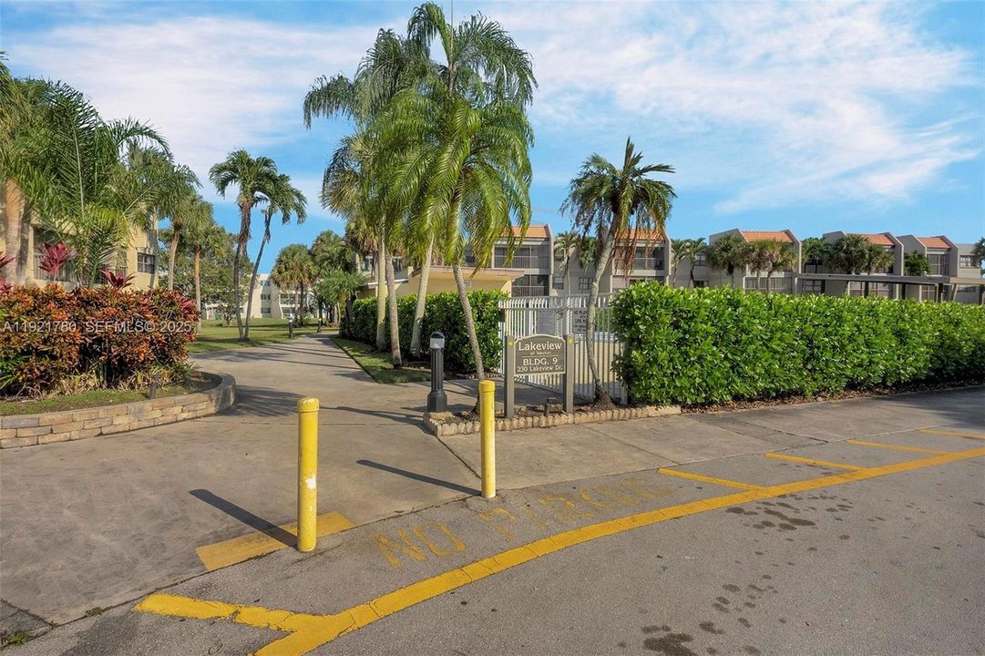 For Rent: $2,300 (2 beds, 2 baths, 1106 Square Feet)