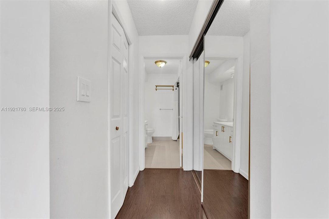 For Rent: $2,300 (2 beds, 2 baths, 1106 Square Feet)