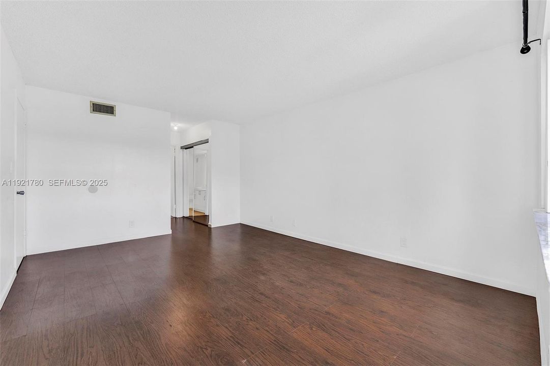 For Rent: $2,300 (2 beds, 2 baths, 1106 Square Feet)