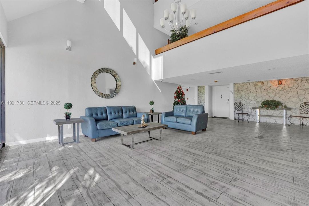 For Rent: $2,300 (2 beds, 2 baths, 1106 Square Feet)