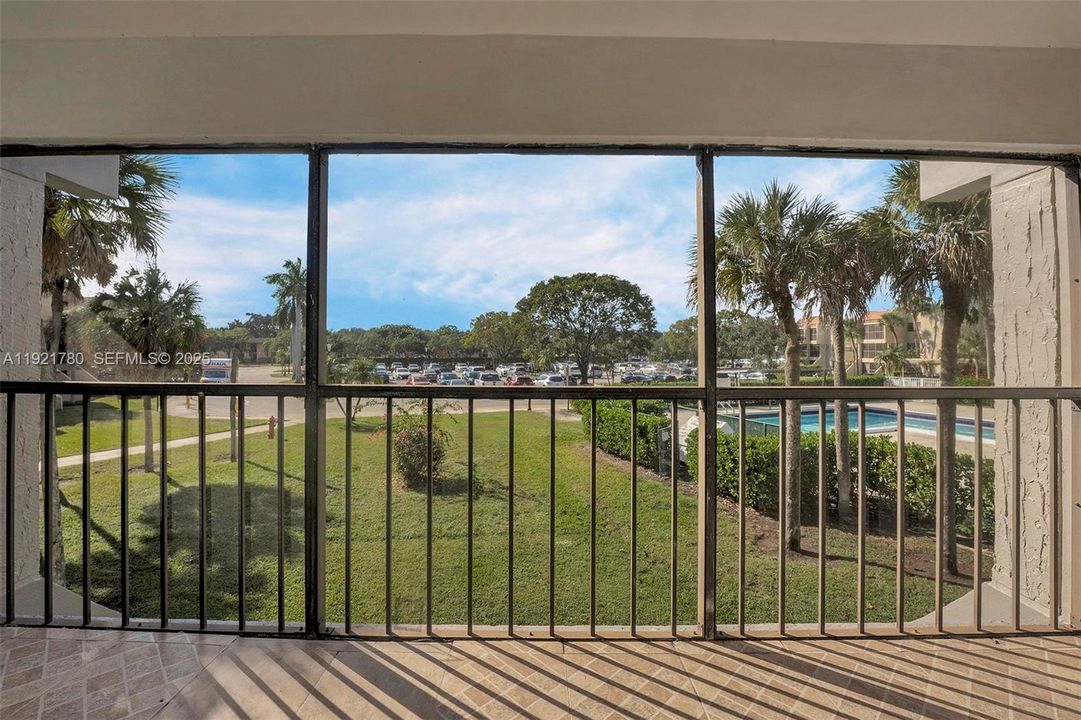 For Rent: $2,300 (2 beds, 2 baths, 1106 Square Feet)