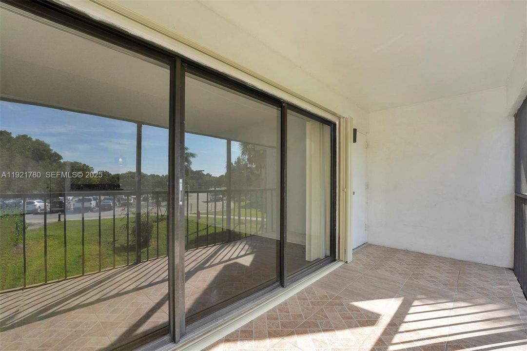 For Rent: $2,300 (2 beds, 2 baths, 1106 Square Feet)