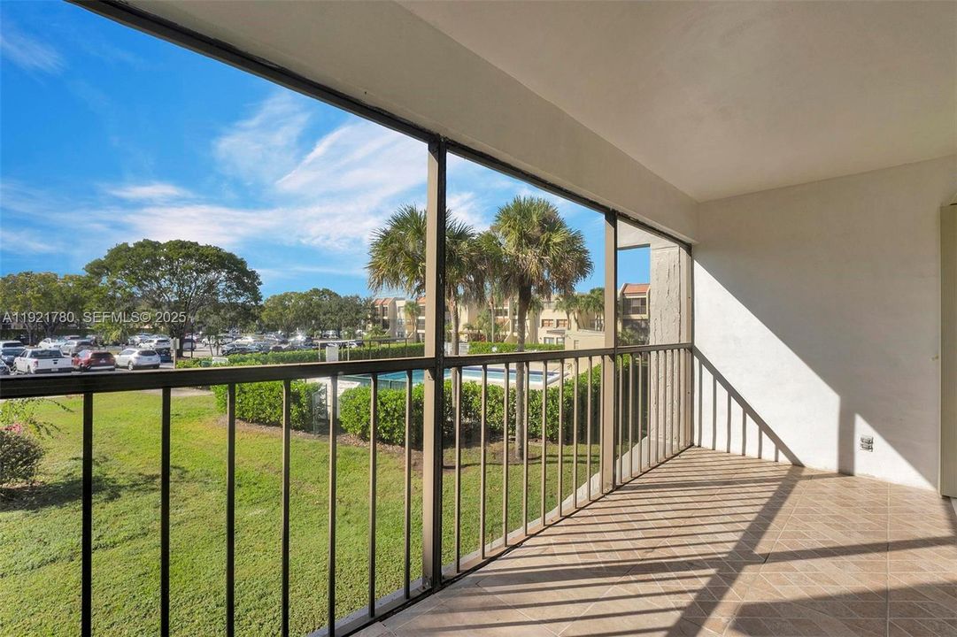 For Rent: $2,300 (2 beds, 2 baths, 1106 Square Feet)