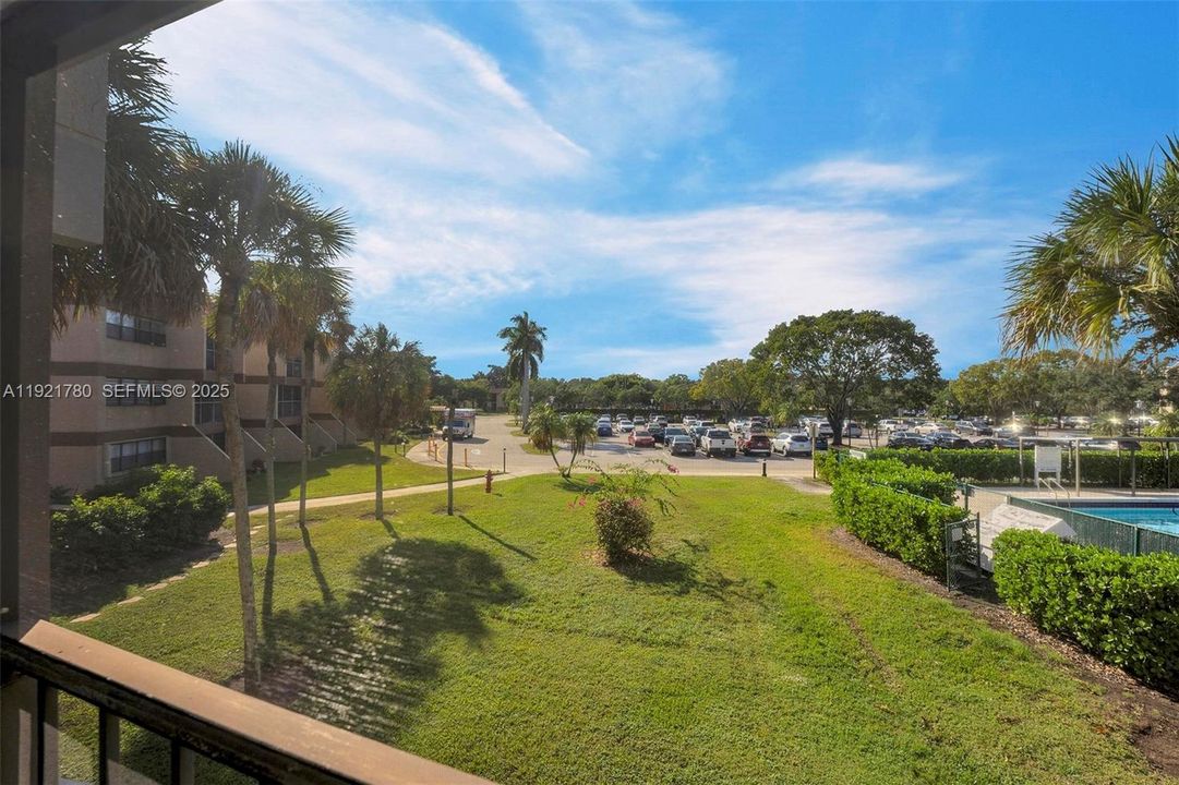 For Rent: $2,300 (2 beds, 2 baths, 1106 Square Feet)