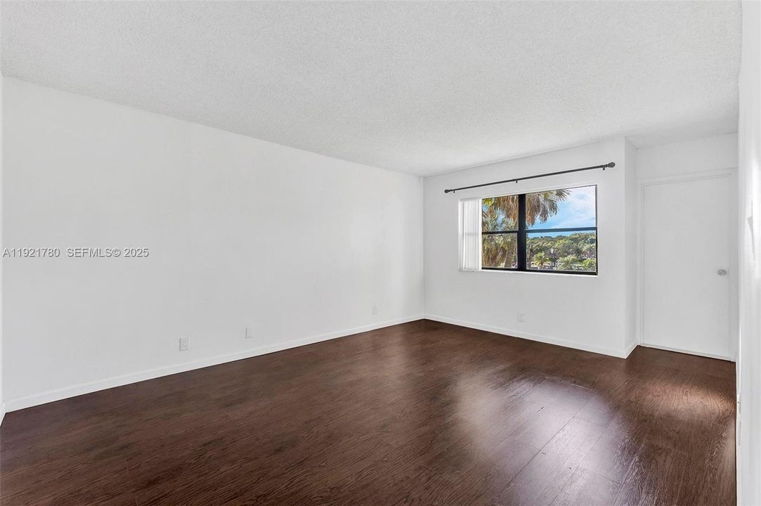 For Rent: $2,300 (2 beds, 2 baths, 1106 Square Feet)