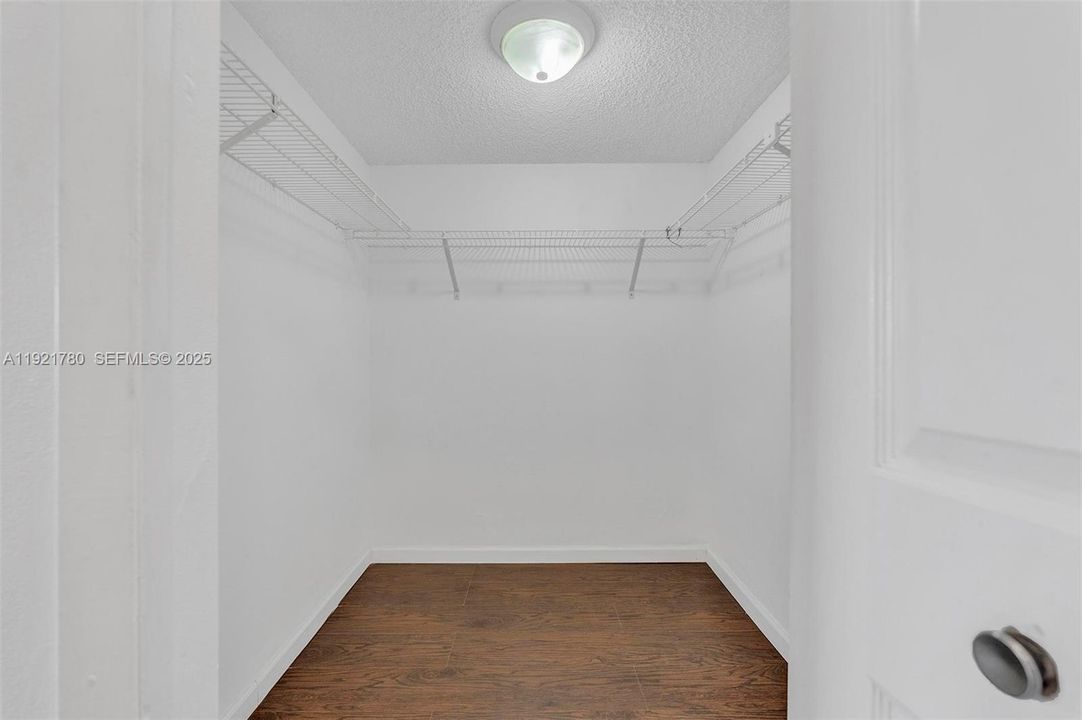 For Rent: $2,300 (2 beds, 2 baths, 1106 Square Feet)