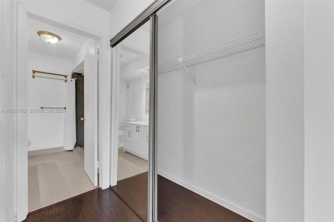 For Rent: $2,300 (2 beds, 2 baths, 1106 Square Feet)