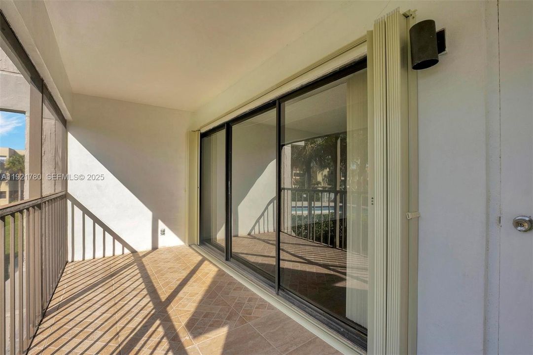 For Rent: $2,300 (2 beds, 2 baths, 1106 Square Feet)