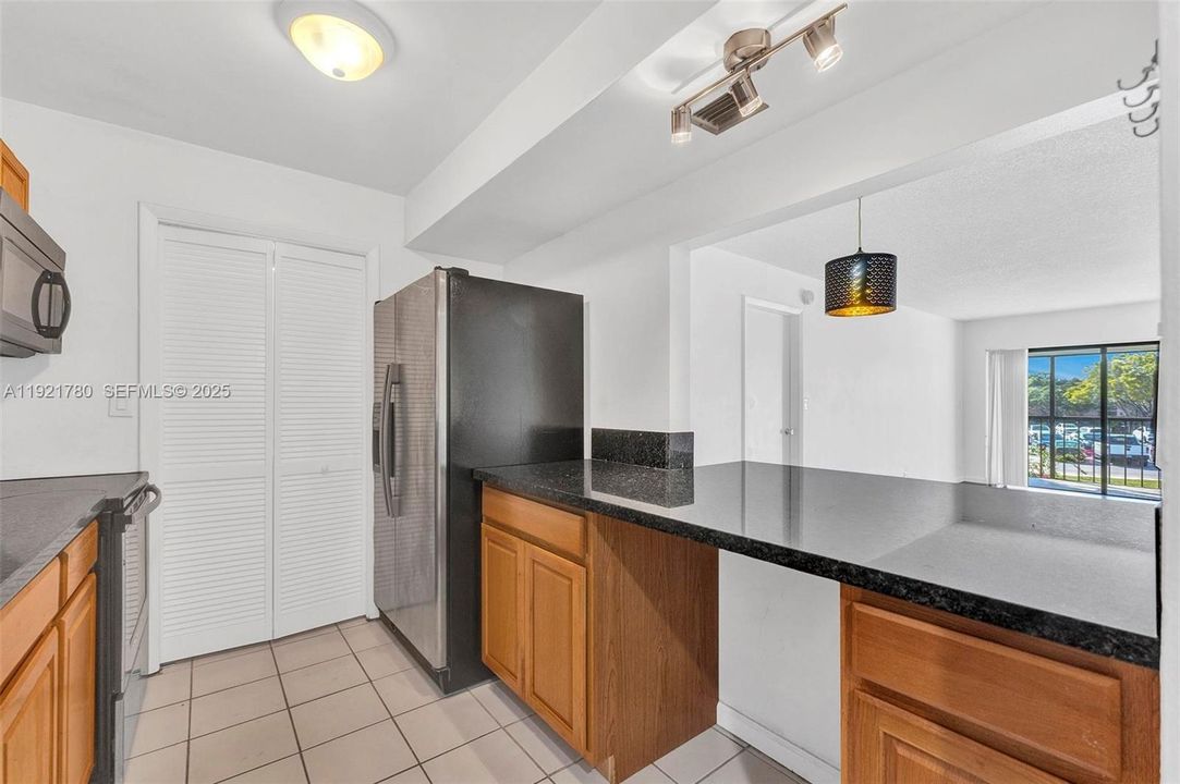 For Rent: $2,300 (2 beds, 2 baths, 1106 Square Feet)