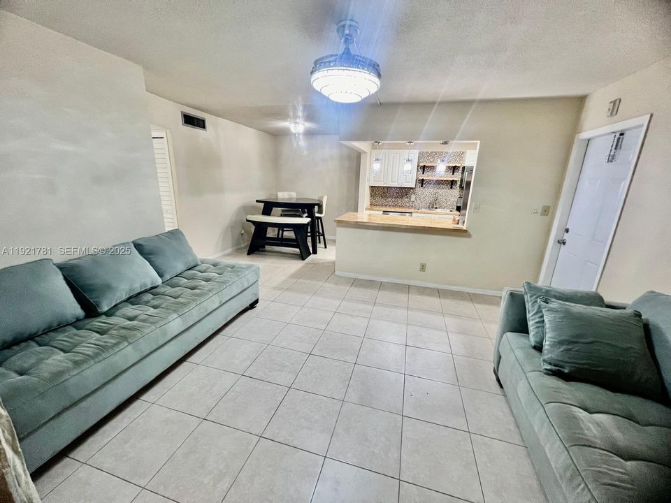 For Sale: $117,500 (2 beds, 1 baths, 774 Square Feet)