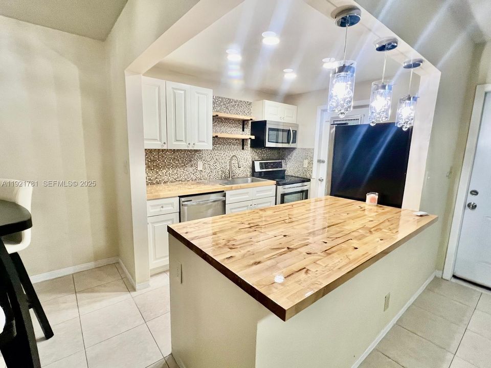 For Sale: $117,500 (2 beds, 1 baths, 774 Square Feet)