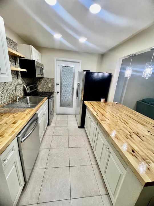 For Sale: $117,500 (2 beds, 1 baths, 774 Square Feet)