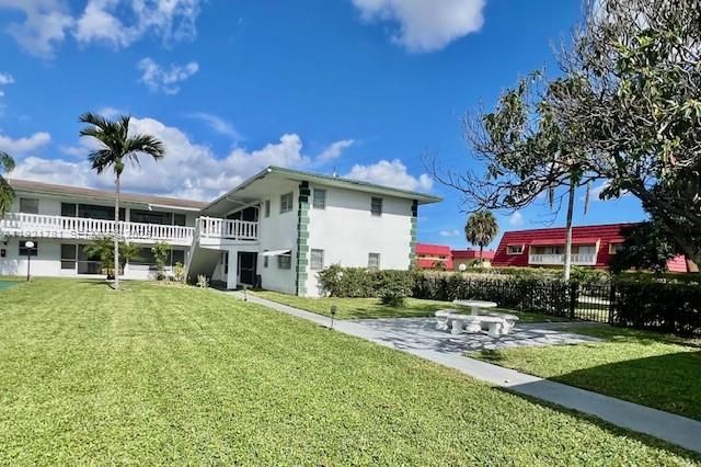 For Sale: $117,500 (2 beds, 1 baths, 774 Square Feet)