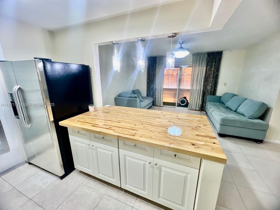 For Sale: $117,500 (2 beds, 1 baths, 774 Square Feet)