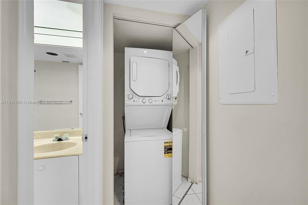 В аренду: $1,750 (2 спален, 2 ванн, 1157 Квадратных фут)